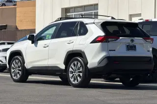 Toyota RAV4 2021 XLE Premium SUV de 4 puertas