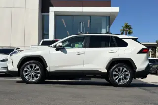 Toyota RAV4 2021 XLE Premium SUV de 4 puertas