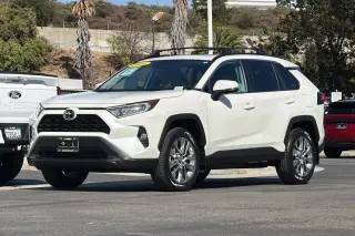 Toyota RAV4 2021 XLE Premium SUV de 4 puertas