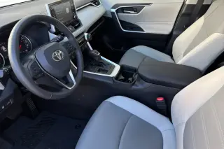 Toyota RAV4 2021 XLE Premium SUV de 4 puertas