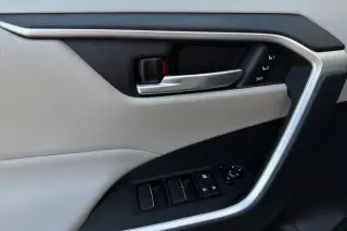 Toyota RAV4 2021 XLE Premium SUV de 4 puertas