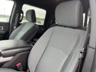 Camioneta Ram 2500 2022 4x4 Big Horn de 4 puertas, cabina doble y caja corta de 6.3 pies