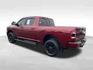 Camioneta Ram 2500 2022 4x4 Big Horn de 4 puertas, cabina doble y caja corta de 6.3 pies