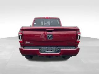 Camioneta Ram 2500 2022 4x4 Big Horn de 4 puertas, cabina doble y caja corta de 6.3 pies