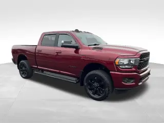 Camioneta Ram 2500 2022 4x4 Big Horn de 4 puertas, cabina doble y caja corta de 6.3 pies