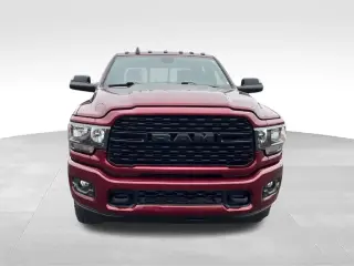 Camioneta Ram 2500 2022 4x4 Big Horn de 4 puertas, cabina doble y caja corta de 6.3 pies