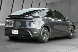Tesla Model Y 2026 AWD Long Range 4dr Crossover