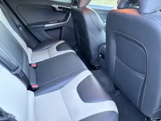 2016 Volvo V60 Cross Country T5