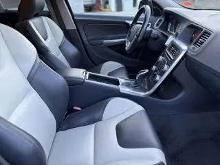 2016 Volvo V60 Cross Country T5