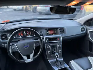 2016 Volvo V60 Cross Country T5