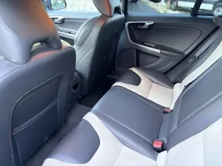 2016 Volvo V60 Cross Country T5