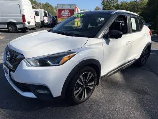 2020 Nissan Kicks SR