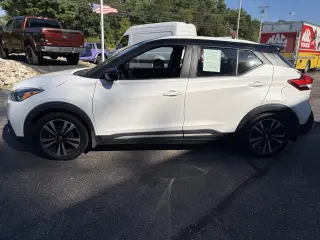 2020 Nissan Kicks SR
