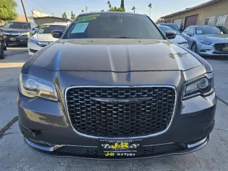 2019 Chrysler 300