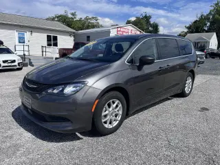 2022 Chrysler Voyager LX FWD