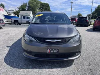 2022 Chrysler Voyager LX FWD