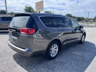 2022 Chrysler Voyager LX FWD
