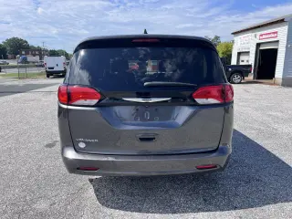 2022 Chrysler Voyager LX FWD