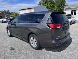 2022 Chrysler Voyager LX FWD
