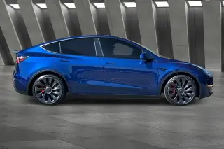 Tesla Model Y 2023 AWD Performance 4dr Crossover