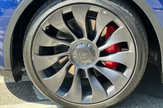 Tesla Model Y 2023 AWD Performance 4dr Crossover