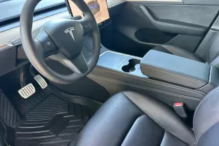 Tesla Model Y 2023 AWD Performance 4dr Crossover