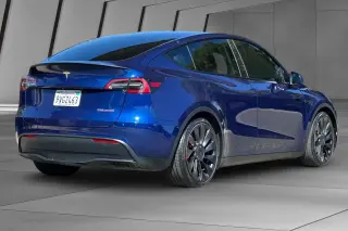 Tesla Model Y 2023 AWD Performance 4dr Crossover