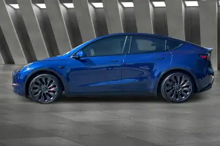 Tesla Model Y 2023 AWD Performance 4dr Crossover