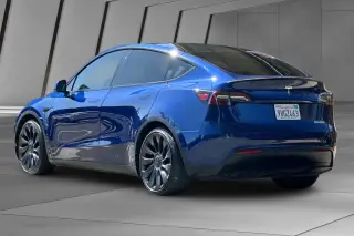 Tesla Model Y 2023 AWD Performance 4dr Crossover