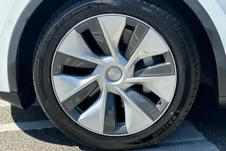 Tesla Model Y 2022 AWD Long Range 4dr Crossover