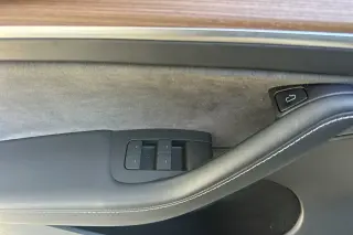 Tesla Model Y 2022 AWD Long Range 4dr Crossover