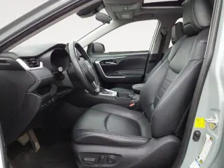 Toyota RAV4 2021 AWD XLE Premium 4dr SUV