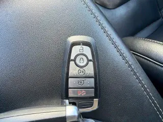 Ford Edge 2022 AWD Titanium 4dr Crossover