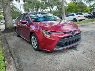 Toyota Corolla 2024 LE 4 puertas Sedán
