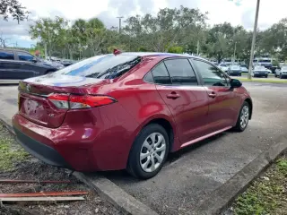 Toyota Corolla 2024 LE 4 puertas Sedán