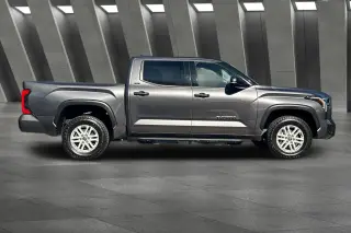 Toyota Tundra 2023 4x4 SR5 4dr CrewMax Cab Pickup SB