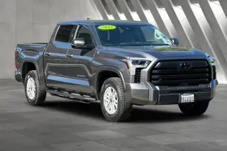Toyota Tundra 2023 4x4 SR5 4dr CrewMax Cab Pickup SB
