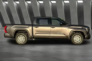 Toyota Tundra 2022 4x2 SR5 4dr CrewMax Cab Pickup SB