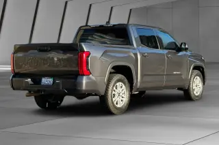 Toyota Tundra 2022 4x2 SR5 4dr CrewMax Cab Pickup SB