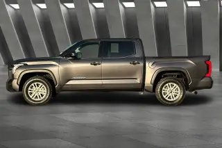 Toyota Tundra 2022 4x2 SR5 4dr CrewMax Cab Pickup SB