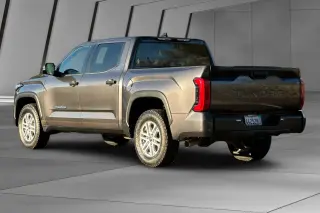 Toyota Tundra 2022 4x2 SR5 4dr CrewMax Cab Pickup SB