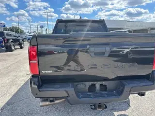 Toyota Tacoma 2024 4x2 SR5 4dr Double Cab 5.0 ft SB