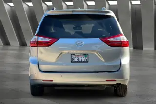 Toyota Sienna 2018 XLE 7-Pasajeros Asiento de Acceso Automático 4dr Mini-Van