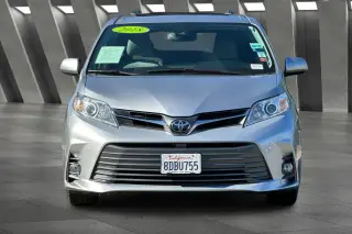 Toyota Sienna 2018 XLE 7-Pasajeros Asiento de Acceso Automático 4dr Mini-Van