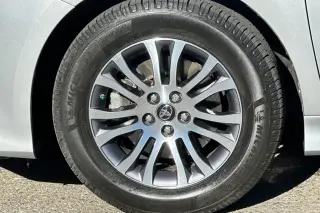Toyota Sienna 2018 XLE 7-Pasajeros Asiento de Acceso Automático 4dr Mini-Van