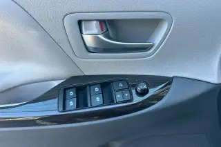 Toyota Sienna 2018 XLE 7-Pasajeros Asiento de Acceso Automático 4dr Mini-Van