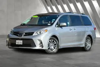 Toyota Sienna 2018 XLE 7-Pasajeros Asiento de Acceso Automático 4dr Mini-Van