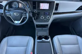 Toyota Sienna 2018 XLE 7-Pasajeros Asiento de Acceso Automático 4dr Mini-Van