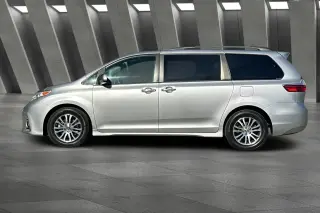 Toyota Sienna 2018 XLE 7-Pasajeros Asiento de Acceso Automático 4dr Mini-Van