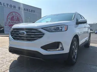 Ford Edge 2020 con tracción en las cuatro ruedas y equipado con la configuración SEL de 4 ruedas de dos plazas.